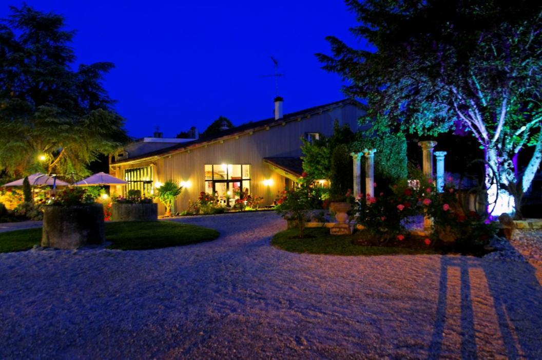 Logis Hotel Restaurant L'Essille Bassac Exteriör bild
